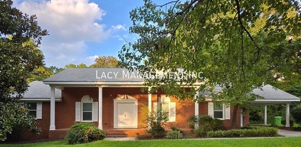 3 bedrooms apartment for rent in King Charles - South Raleigh, Raleigh