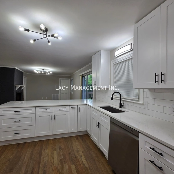 3 bedrooms apartment for rent in King Charles - South Raleigh, Raleigh