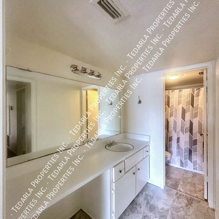 2 bedrooms apartment for rent in Washington Virginia Vale - East Denver, Denver