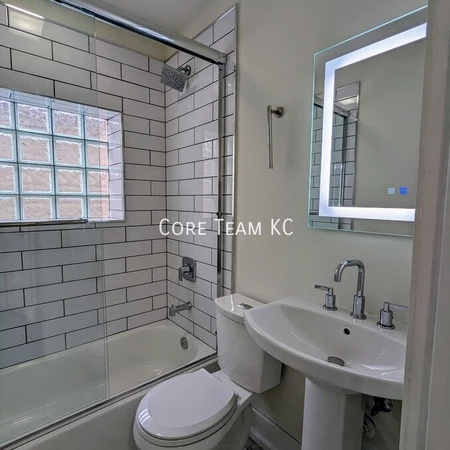2 bedrooms apartment for rent in Midtown-Westport - KCMO, Kansas City