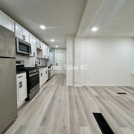 2 bedrooms apartment for rent in Midtown-Westport - KCMO, Kansas City