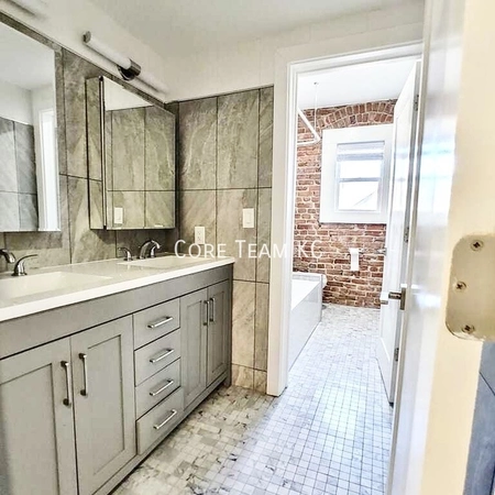 2 bedrooms apartment for rent in Midtown-Westport - KCMO, Kansas City