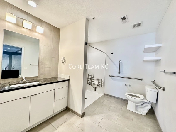 1 bedroom apartment for rent in Country Club Plaza - KCMO, Kansas City