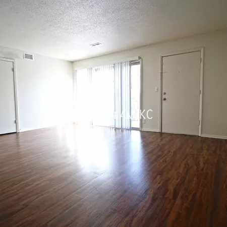 2 bedrooms apartment for rent in Midtown-Westport - KCMO, Kansas City