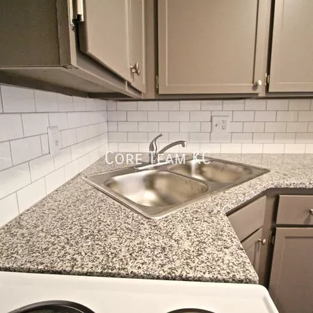 2 bedrooms apartment for rent in Midtown-Westport - KCMO, Kansas City