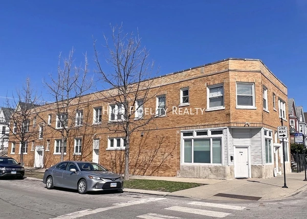 2 bedrooms apartment for rent in Hermosa - Northwest Side, Chicago