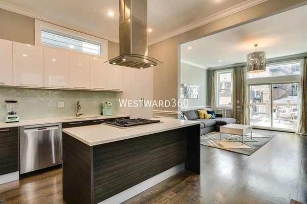 5 bedrooms apartment for rent in Logan Square - North Side, Chicago