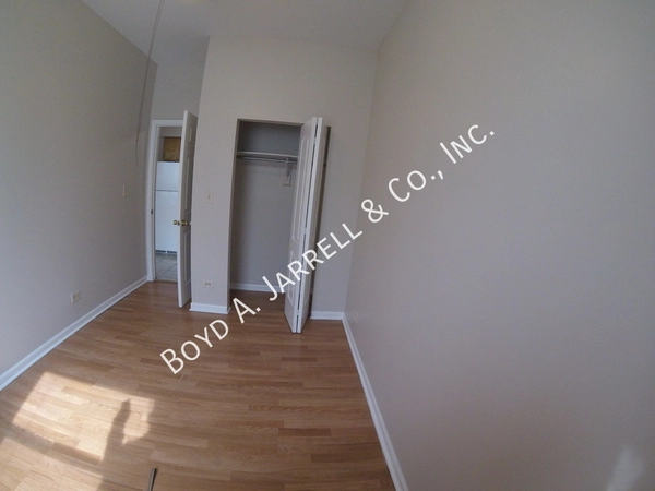 4 bedrooms apartment for rent in Washington Park - South Side, Chicago