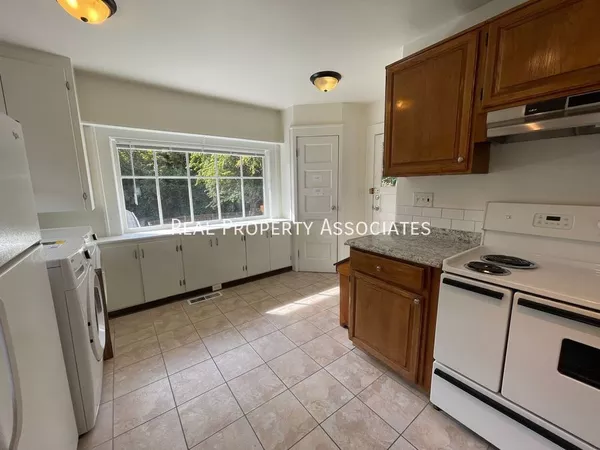 4 bedrooms apartment for rent in University District - North Seattle, Seattle