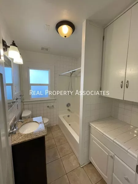 4 bedrooms apartment for rent in University District - North Seattle, Seattle