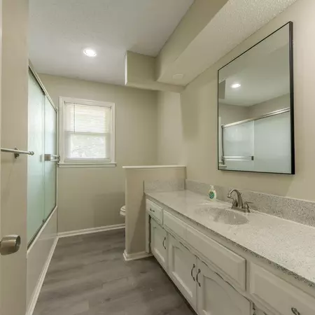 Coliving in Blue Springs - Outer KCMO, Kansas City