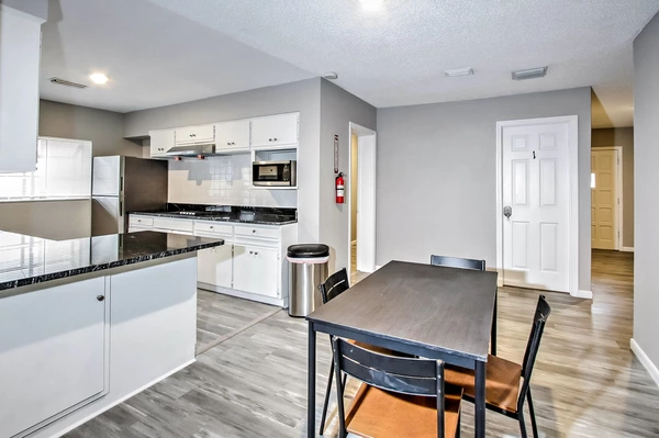 Coliving in Town 'n' Country - West Tampa, Tampa