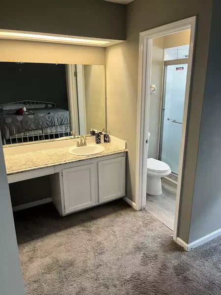 Coliving in Cedar Hills - Westside, Jacksonville