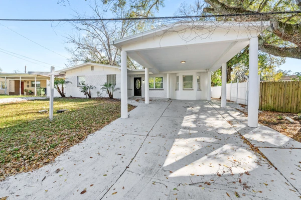 Coliving in Live Oaks Square - East Tampa, Tampa
