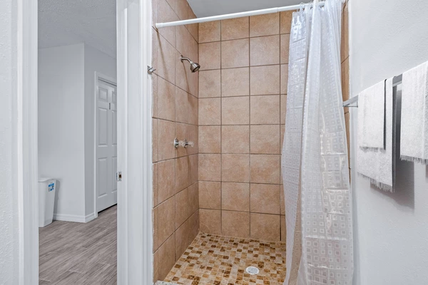Coliving in Live Oaks Square - East Tampa, Tampa