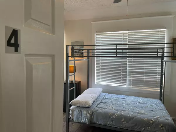 Coliving in Ybor City - Central Tampa, Tampa