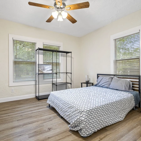 Coliving in Live Oaks Square - East Tampa, Tampa