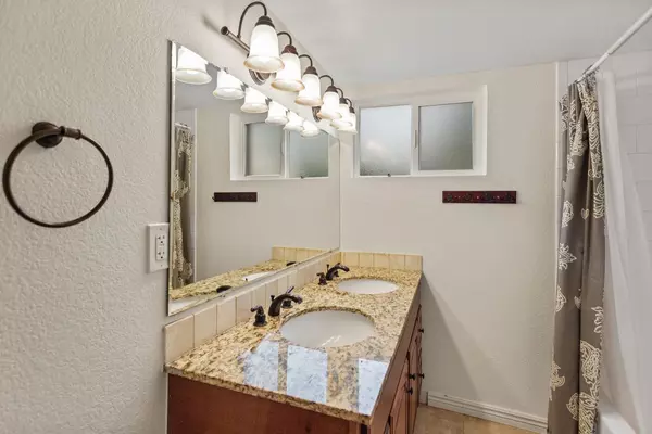 4 bedrooms apartment for rent in Clayton - North Denver, Denver