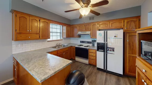 Coliving in Blue Springs - Outer KCMO, Kansas City