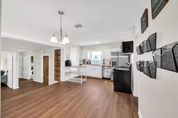 Coliving in Inner West Side - West SATX, San Antonio