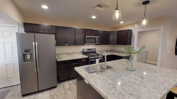 Coliving in Ocean Beach - Coastal, San Diego