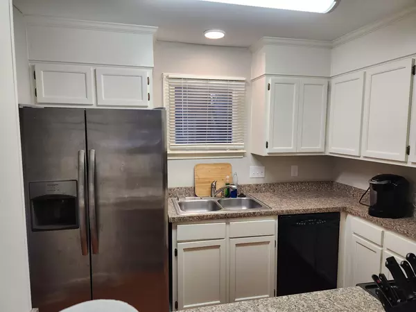 Coliving in University City North - North Charlotte, Charlotte