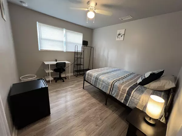 Coliving in Cedar Hills - Westside, Jacksonville
