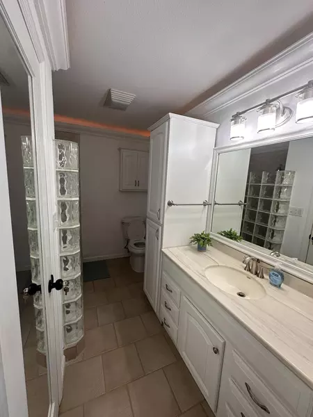 Coliving in Shore Acres - Clearwater-St. Petersburg, Tampa