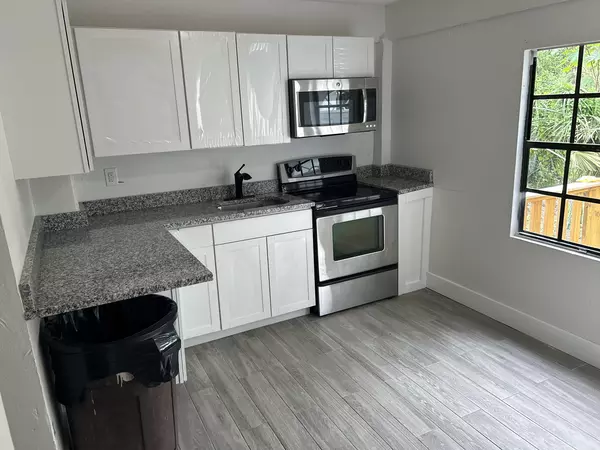 Coliving in Ybor City - Central Tampa, Tampa