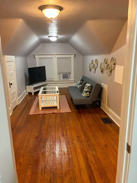 Coliving in Midtown-Westport - KCMO, Kansas City