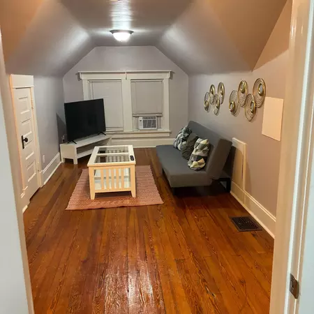 Coliving in Midtown-Westport - KCMO, Kansas City