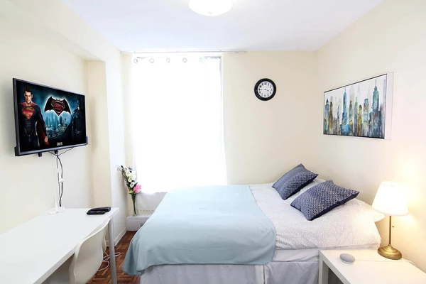 Coliving in St James Town - Downtown TO, Toronto