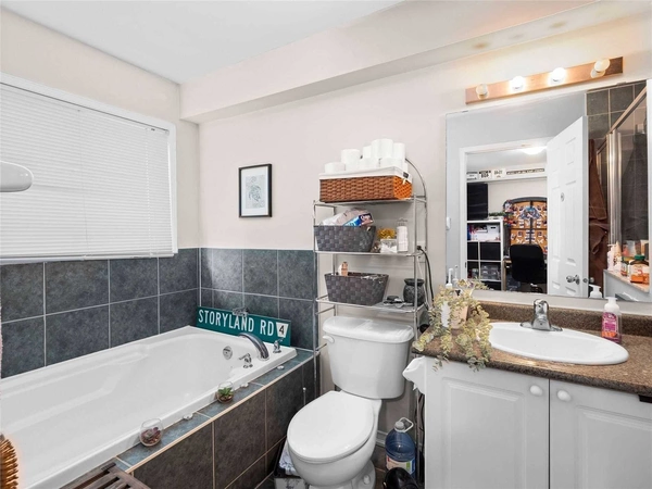 Coliving in Black Creek - North York, Toronto