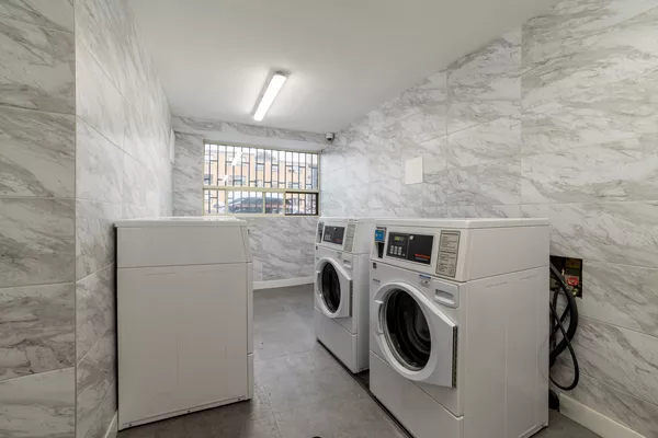 Coliving in New Toronto - Etobicoke, Toronto