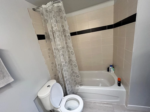 Coliving in New Westminster - Burnaby / New West, Vancouver