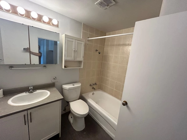 Coliving in Edmonds - Burnaby / New West, Vancouver