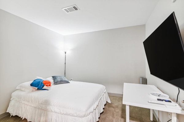 Coliving in Trinity-Bellwoods - West TO, Toronto