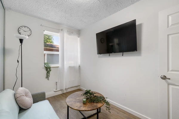 Coliving in Scarborough Village - Scarborough, Toronto