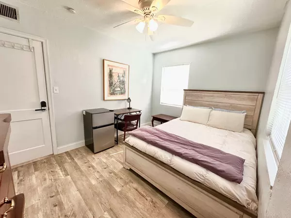 Coliving in Cedar Hills - Westside, Jacksonville