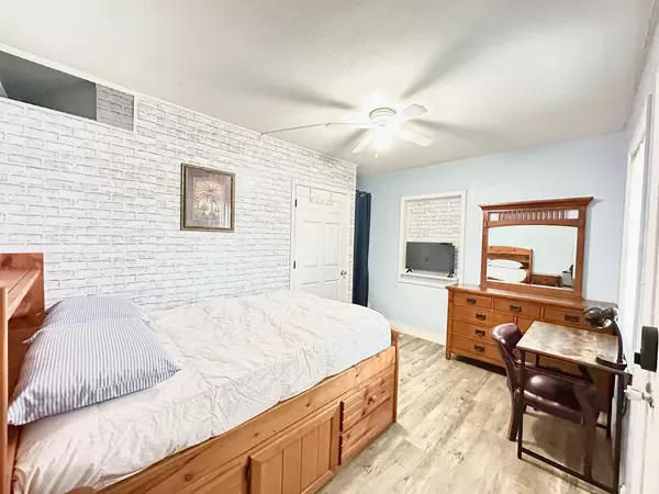 Coliving in Cedar Hills - Westside, Jacksonville