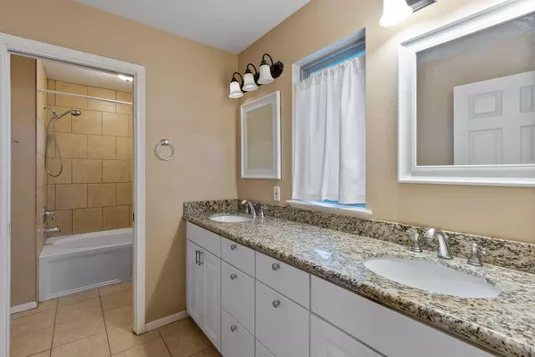 Coliving in Baytown - Se Houston, Houston