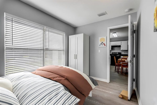 Coliving in Live Oaks Square - East Tampa, Tampa