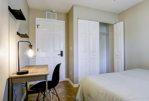Coliving in Live Oaks Square - East Tampa, Tampa