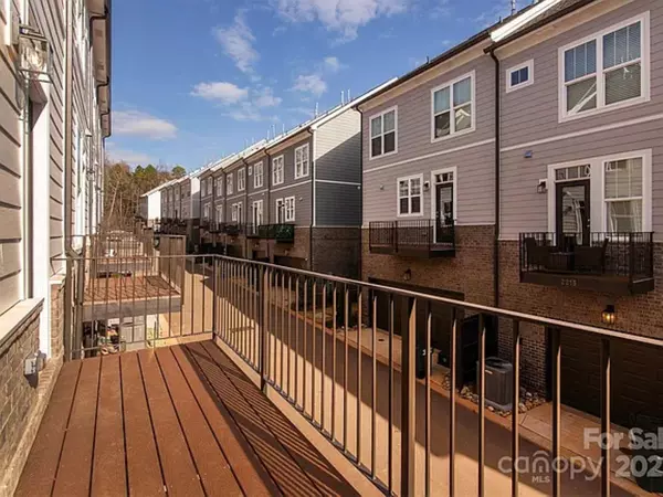 Coliving in University City North - North Charlotte, Charlotte