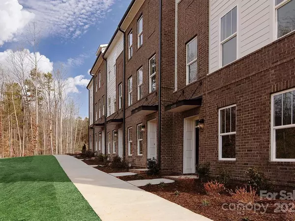 Coliving in University City North - North Charlotte, Charlotte