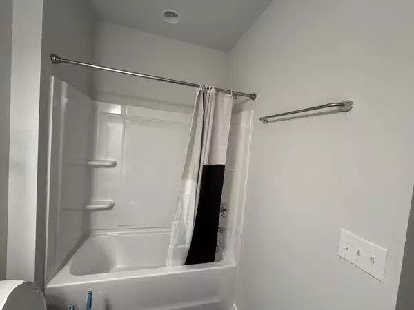 Coliving in University City North - North Charlotte, Charlotte