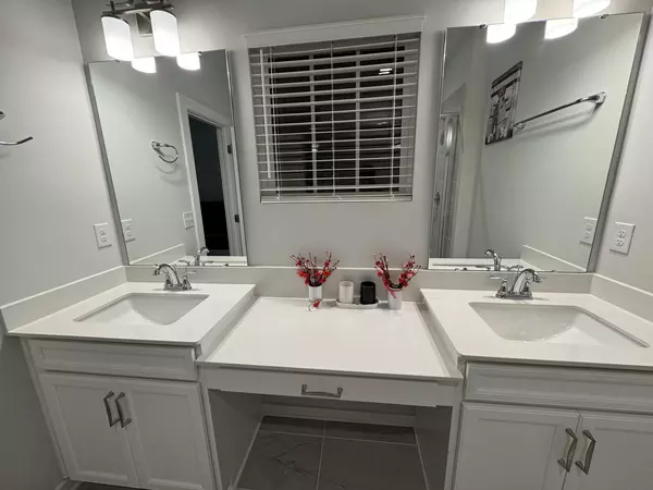 Coliving in University City North - North Charlotte, Charlotte