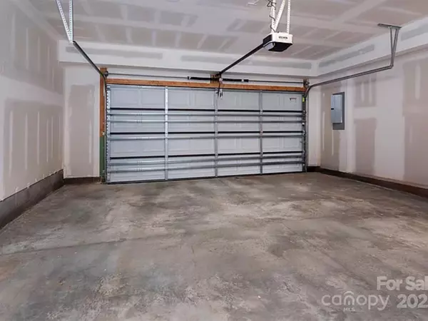 Coliving in University City North - North Charlotte, Charlotte