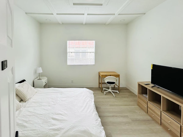 Coliving in Ybor City - Central Tampa, Tampa