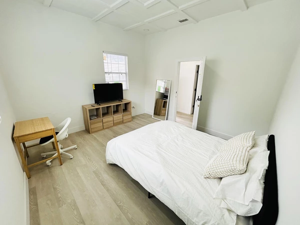 Coliving in Ybor City - Central Tampa, Tampa